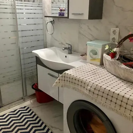 Carsiya Yuerueyerek 2 Dakika Tuem Ev Apartment *